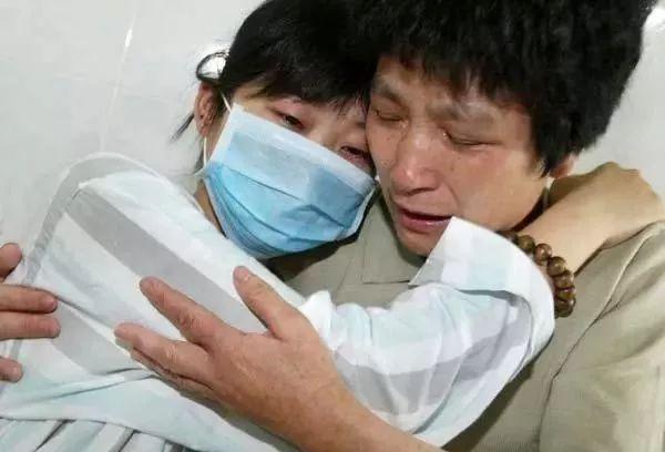 医生提醒: 有这四个症状, 可能是肠癌早期, 3件事, 再难也要坚持