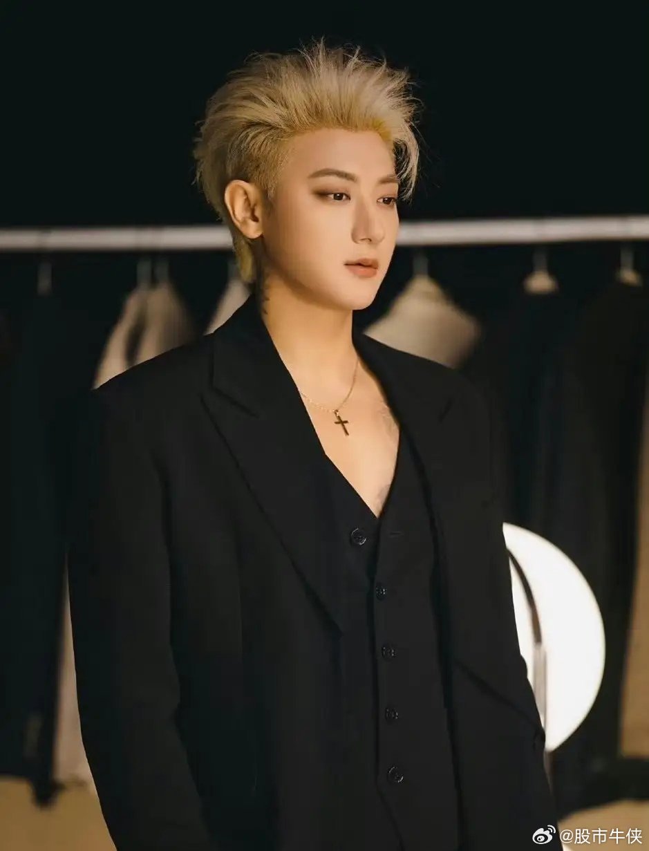 黄子韬，还是太有钱了！3月9日晚上，许久没有消息的黄子韬，突然冲上了高位热搜，原