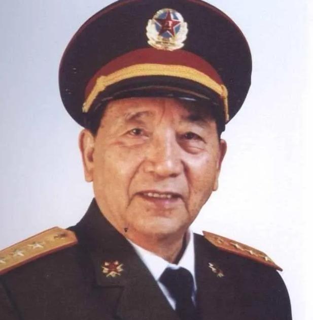 1931年，徐向前骑马经过一堆尸体，这时，他发现一具尸体动了一下，就让人把他救起