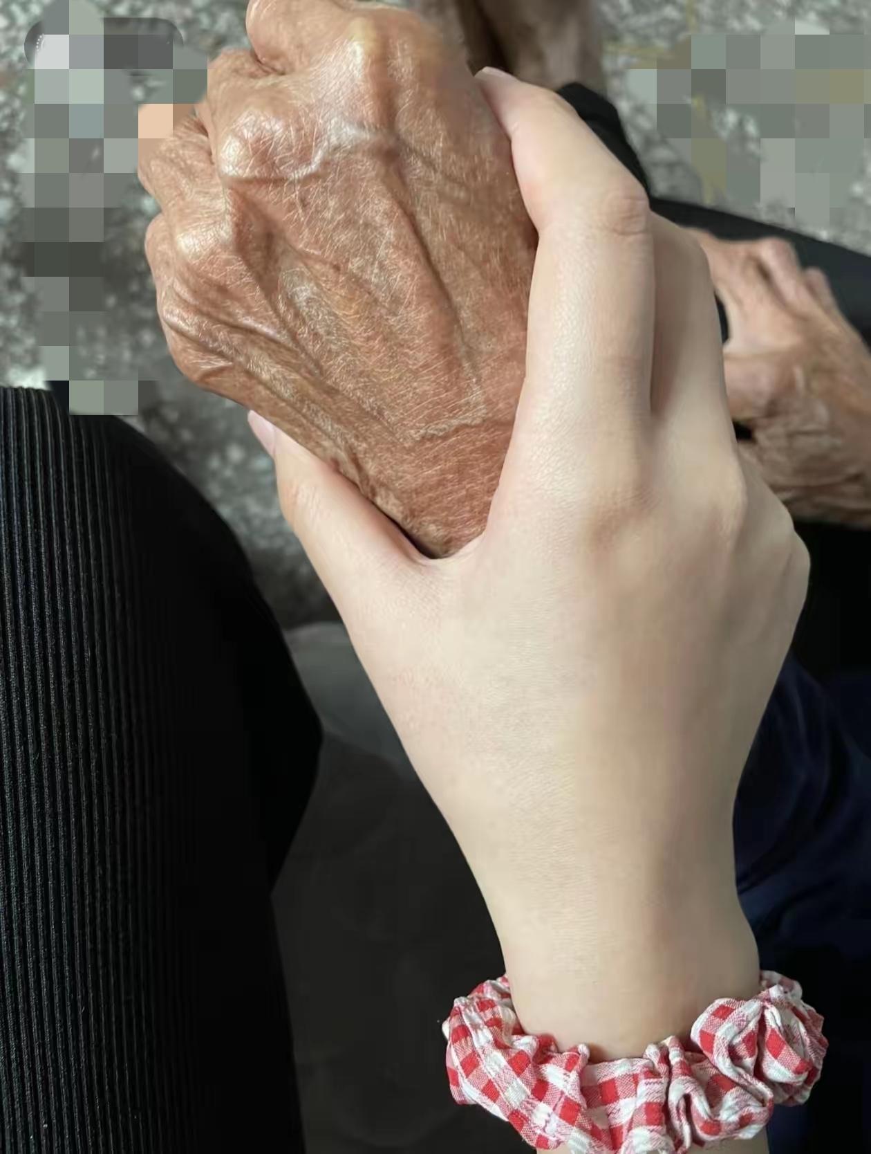 活到110岁还能这样安详离去，真的是顶级福报吧！我们村这位老太太的事儿，看