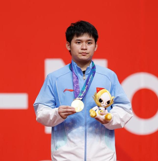 太意外了！国乒小将林诗栋在名古屋客场彻底爆火，赛后挑剔的日本球迷不仅没喝倒彩，反