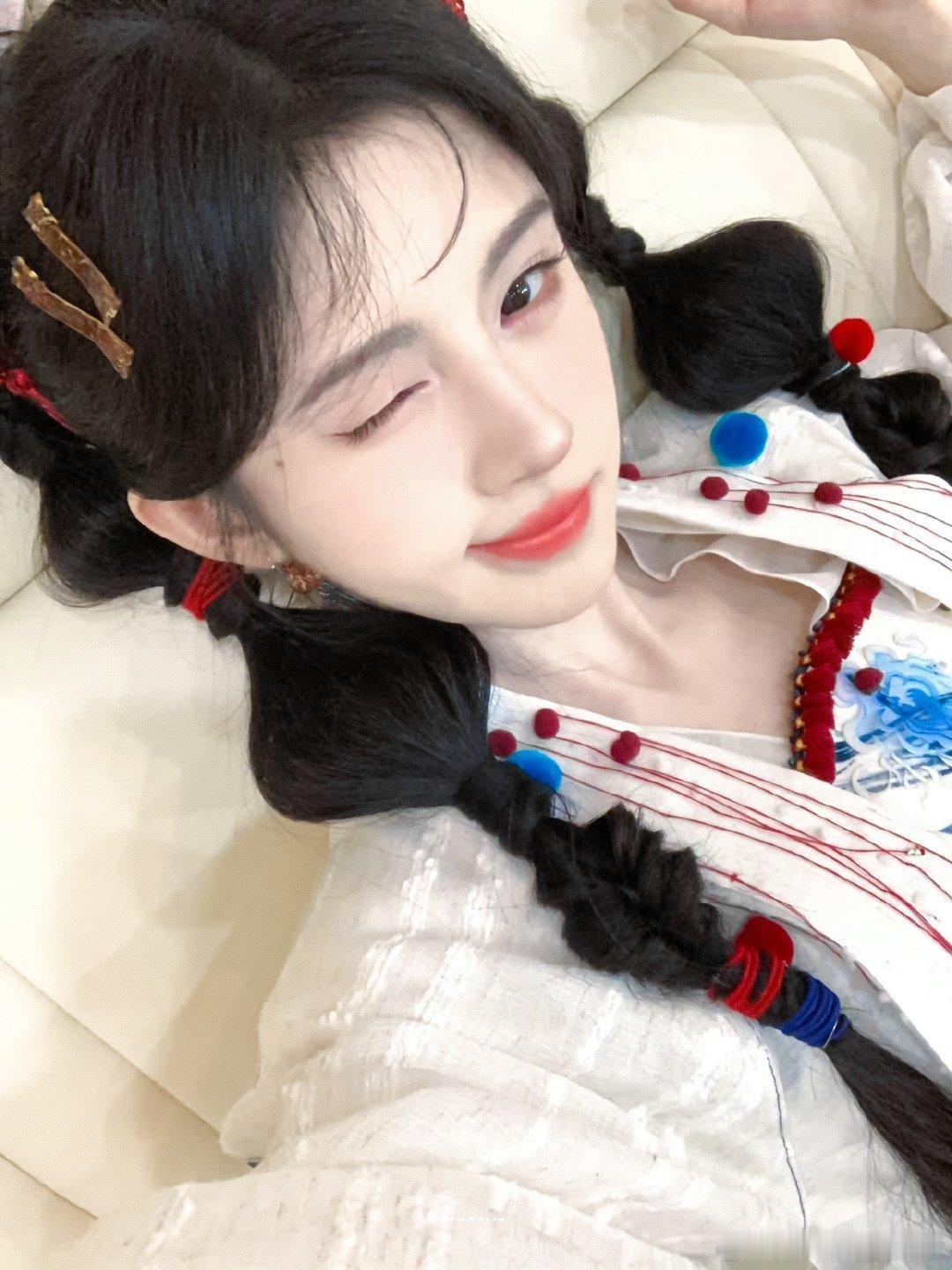 鞠婧祎甩双马尾这一下鞠婧祎来战新剧双马尾造型怎么这么好看呀！真的很有画面感了啊！