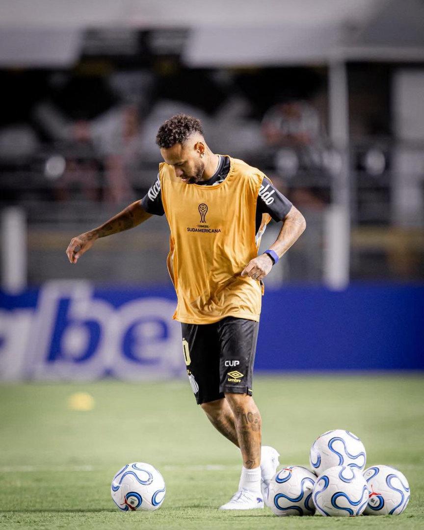 一早有南美球會盃嘅第一輪分組賽送上，山度士對陣巴拉圭代表歷高列達，一億歐羅同35