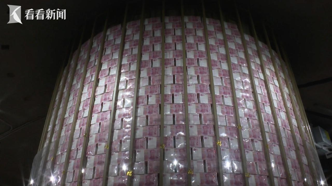 真正在一亿元现金面前站过的人，连呼吸都会变重。重庆李子坝地下金库直接展出1个亿实