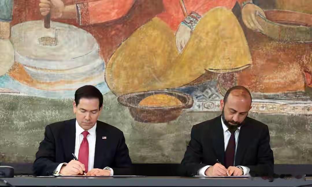 实属罕见，鲁比奥在亚美尼亚机场航站楼签约后掉头就走，连装都不想装！5月26日，