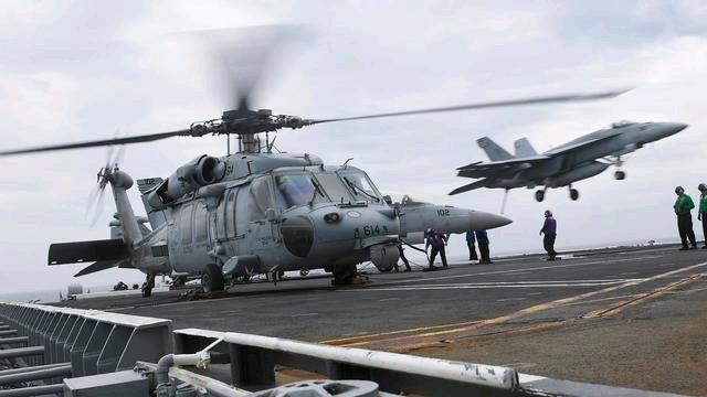 南海400米深海捞机！美军急抢F/A-18F残骸，怕核心机密被中国截获12