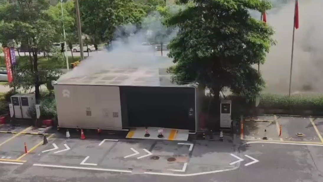 蔚来通报充电站多辆汽车起火5月24日17时40分左右，苏州工业园区某第三方充电