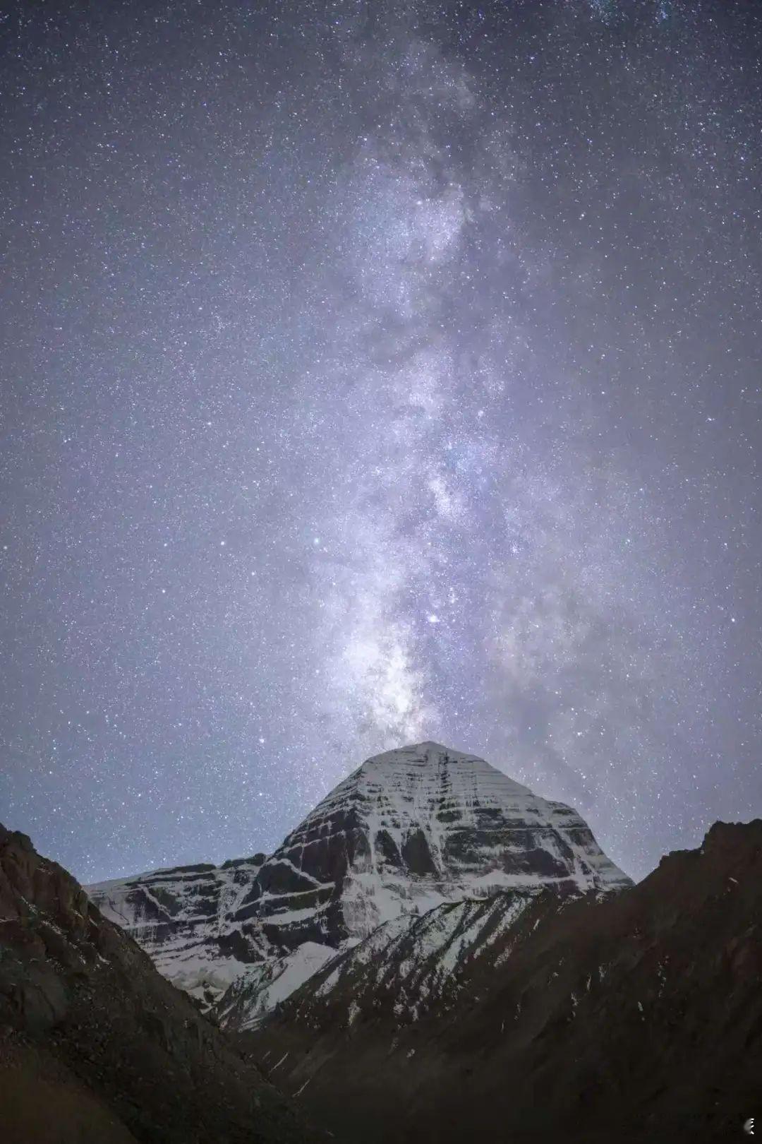 晚安🌙追梦的脚步再匆忙，也别忘了抬头看看星光，让心灵在夜色里歇息片刻。