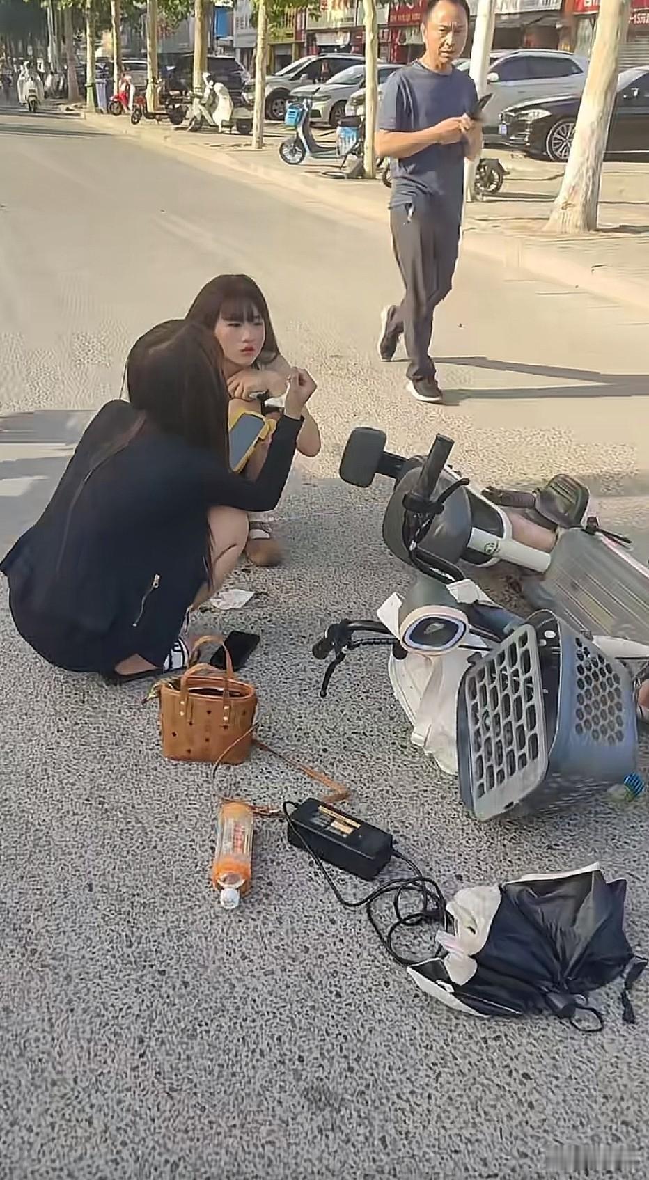不是大事，两位美女快起来吧