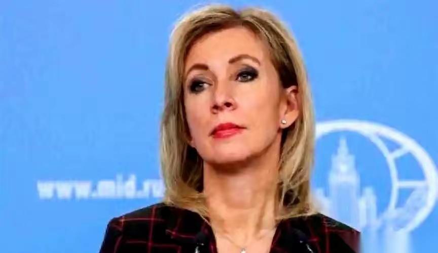 俄罗斯突然递过来一张纸。发言人扎哈罗娃对着全世界的镜头说，我们愿意白纸黑字写下