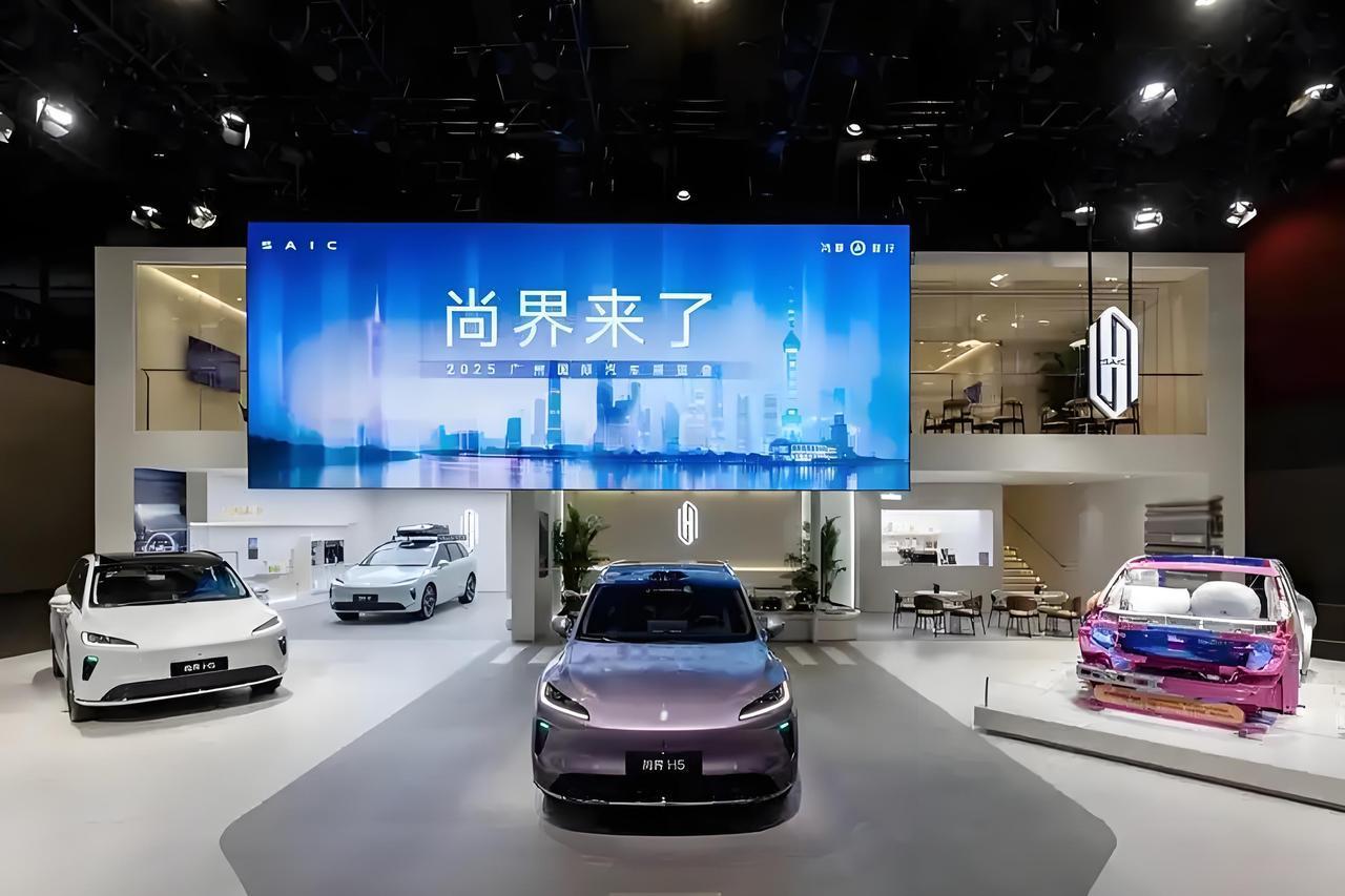 华为与众多车企的合作强强联合打造出一款又一款爆款车型：1、华为+比亚迪，方程