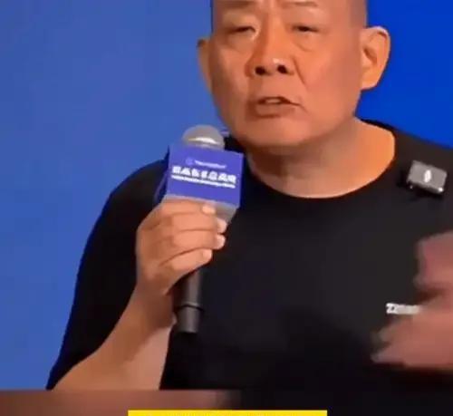 近期胖东来总部服务器突然收到一封加密邮件，发件人赫然显示