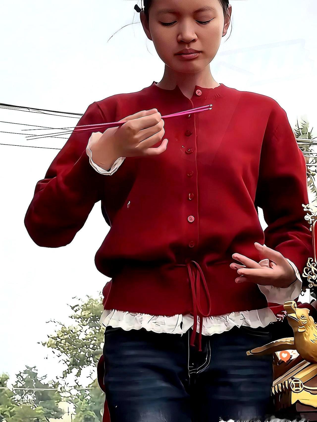 你说邪门不邪门？许家一个后生求妈祖，当着大伙儿面连扔了8次签，硬是一个“圣杯”