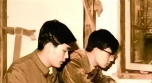 洪水退去，三具尸体横陈废墟之畔，其中一人，竟是昔日武汉某设计院院长冷鸿升！衣衫褴