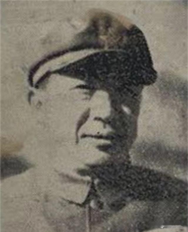 太憋屈！少将师长被副手架空，司令沦为空壳，绝境中8000将士毅然起义当师长