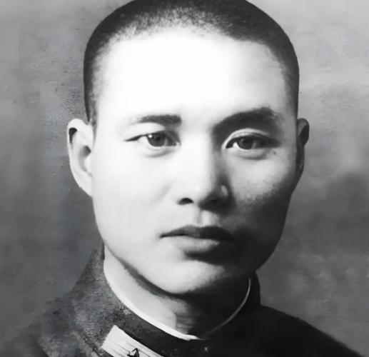 1933年，沈醉发现一个组员给日本人提供情报，他报告戴笠。戴笠说，你去干掉他！沈