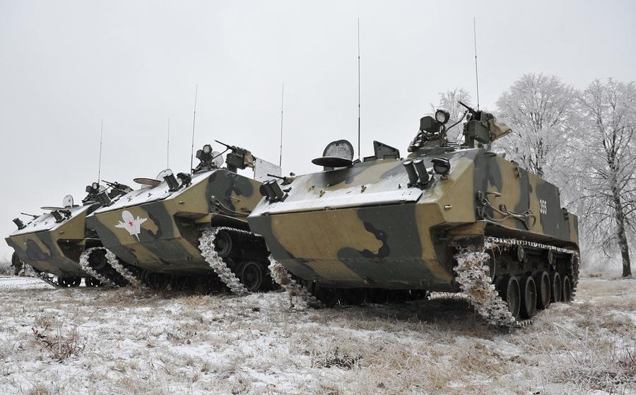 俄29辆装甲车集群攻击遇阻，乌战场到处都是铜墙铁壁，原来都怪苏联时期建设太好了！