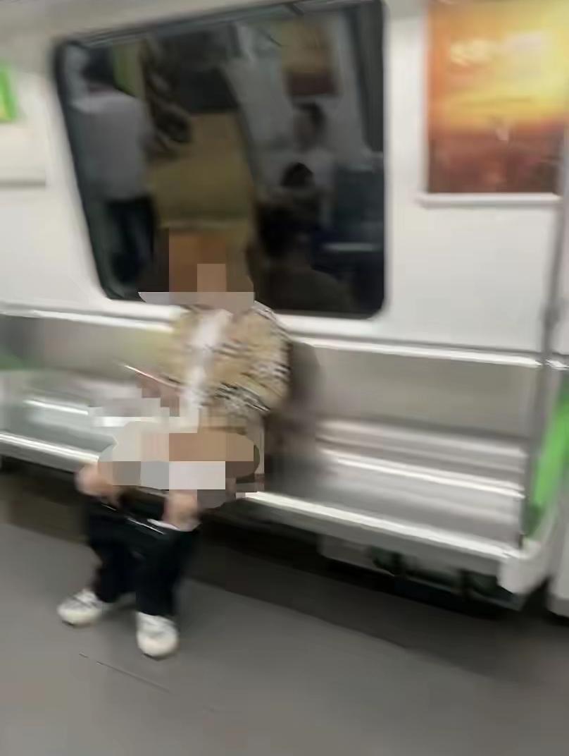 如果南宁地铁会说话，估计它会说：恶心死我算了！这两天南宁频上热搜，一个是因为