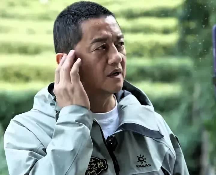 以前看李亚鹏演郭靖以为他是在装傻现在才知道他是真傻别人搞基金