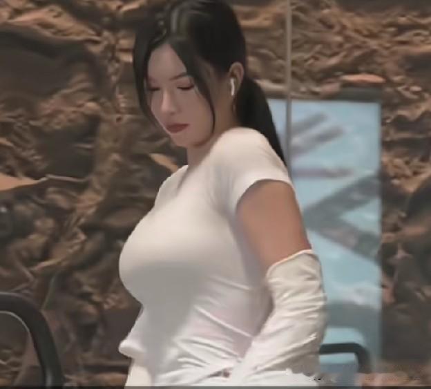 女人真的可以风情万种，既可以小鸟依人，也可以河东吼狮，全看男人的实力。[呲牙笑]