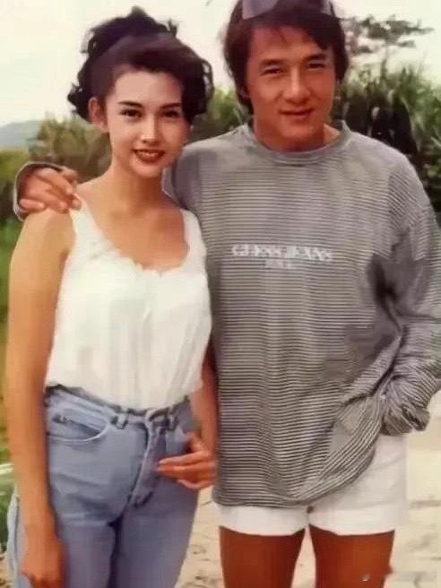 成龙和邱淑贞如果把他们的裤子调换一下，会不会更合适一点？