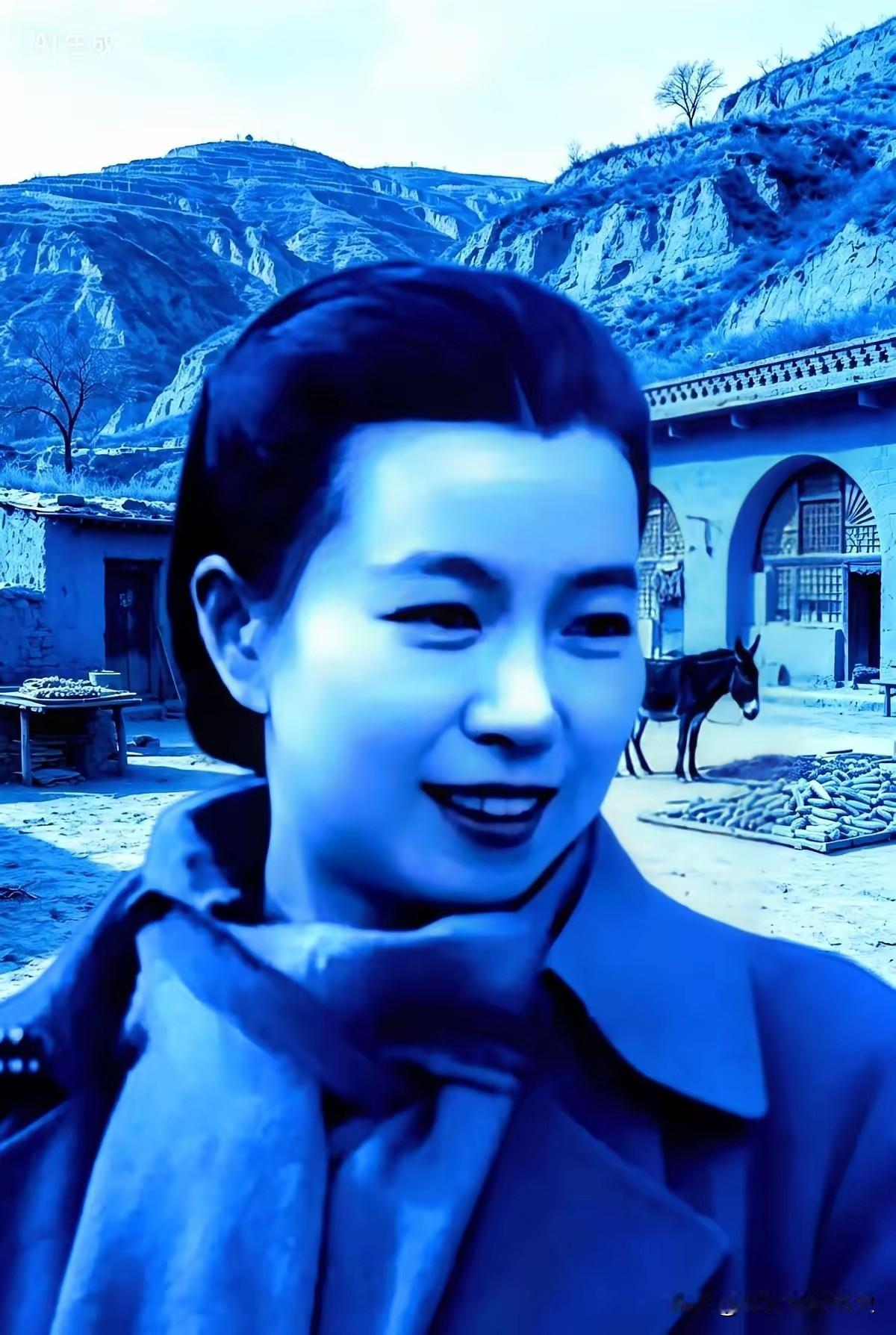 歌颂工农兵的样板戏，是契合时代的社会主义新文化。当年毛主席批评京城舞台充斥帝王