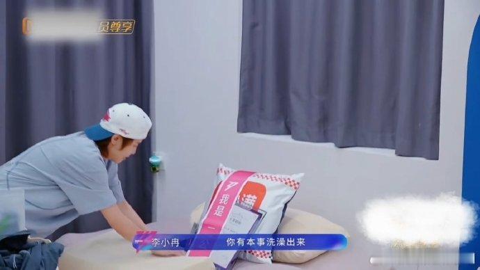 王濛在李小冉面前秀荣誉欢乐搞笑名场面上线！王濛全程调皮挑衅李小冉，挨个秀自己的荣