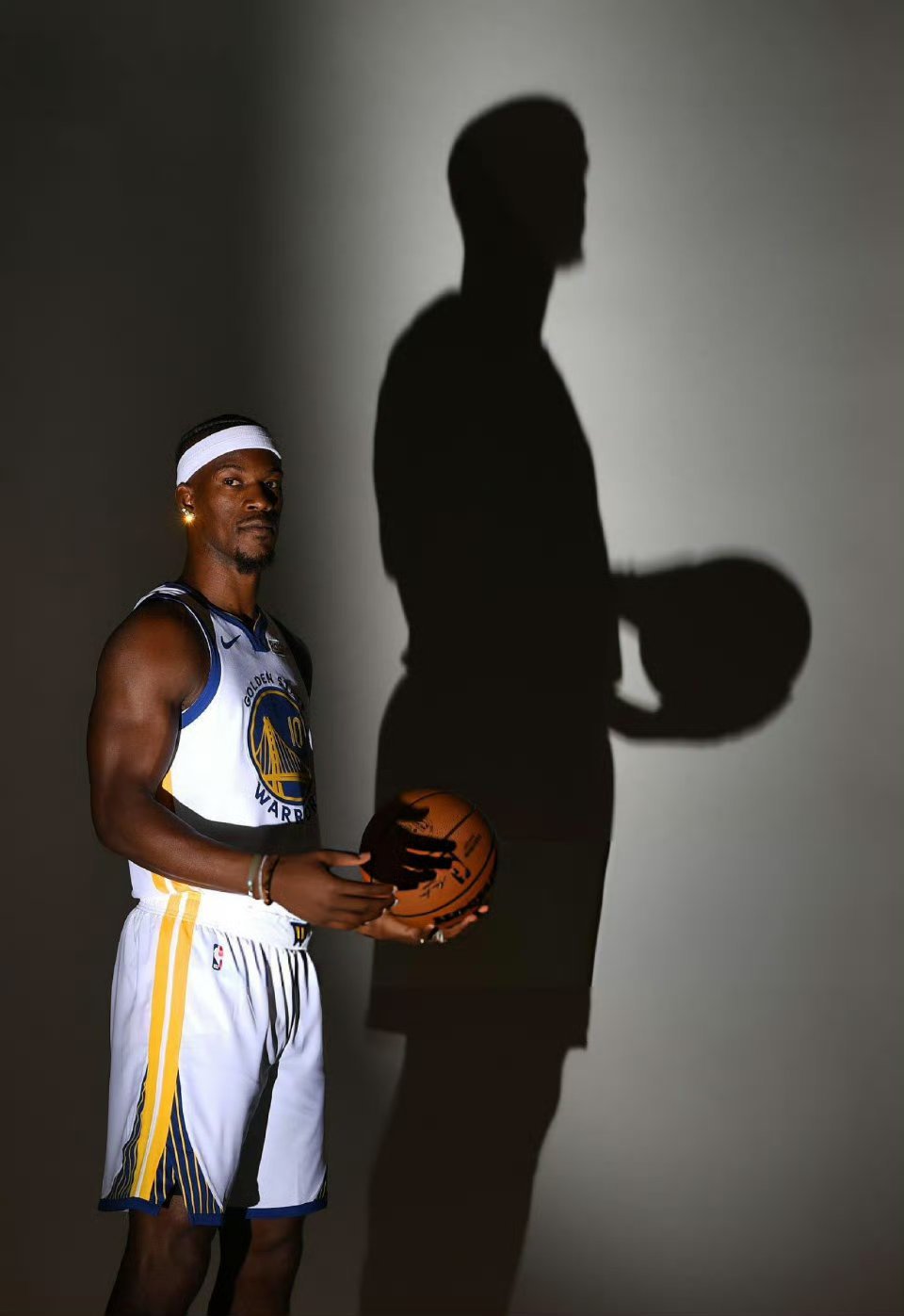 突然意识到，勇士送走库明加巴迪TJD，迎来铂金转正斯潘塞后，球队平均年龄来到了2