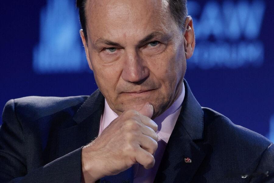 【波兰外长与扎哈罗娃的唇枪舌战：“没有列宁就没有波兰？”】12月17日，波兰