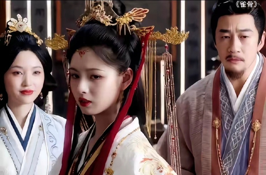 金莎演艾米的母亲，古装扮相真好看！上一次对她的古装印象，还停留在《神话》呢，多年