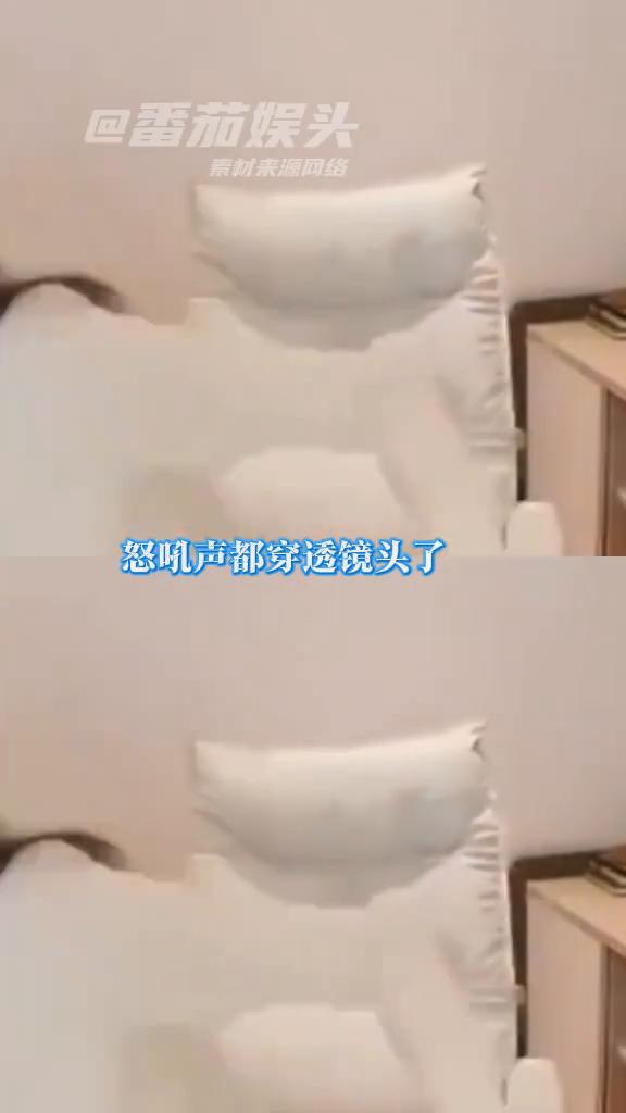 陈都灵。就连心疼你都有时差。发到成都很久之前的直播，她安安静静的坐在一个狭小的