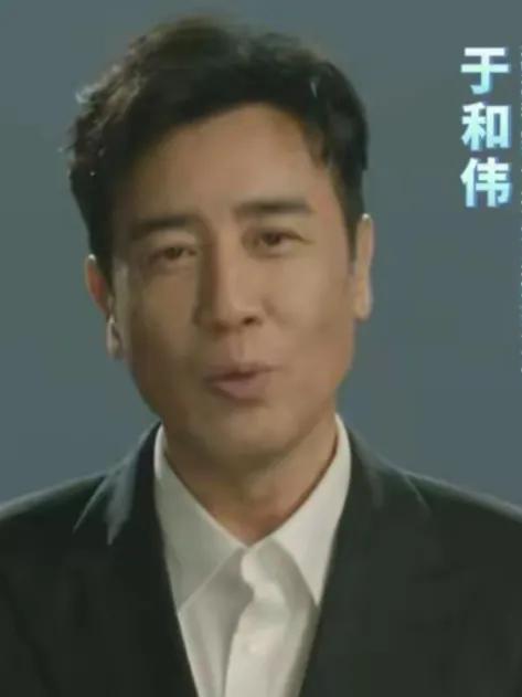 身家过亿仍朴素！于和伟的底气源于大姐与磨烂的剧本如今的于和伟，浓眉大眼自带沉