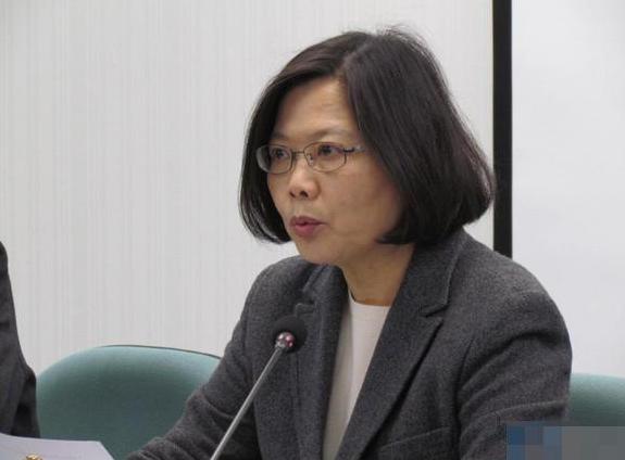 蔡英文窜访日本，日方要求撤回制裁，中国动怒了，我部长取消访日。69岁的她天