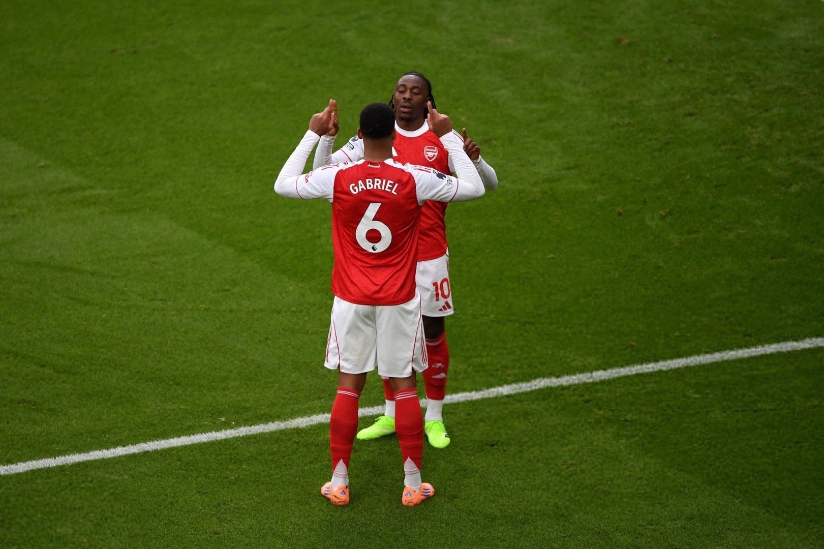 英超第九轮赛后复盘——战术僵局中凭定位球一击制胜，联赛乱世里借竞争对手失分巩固优