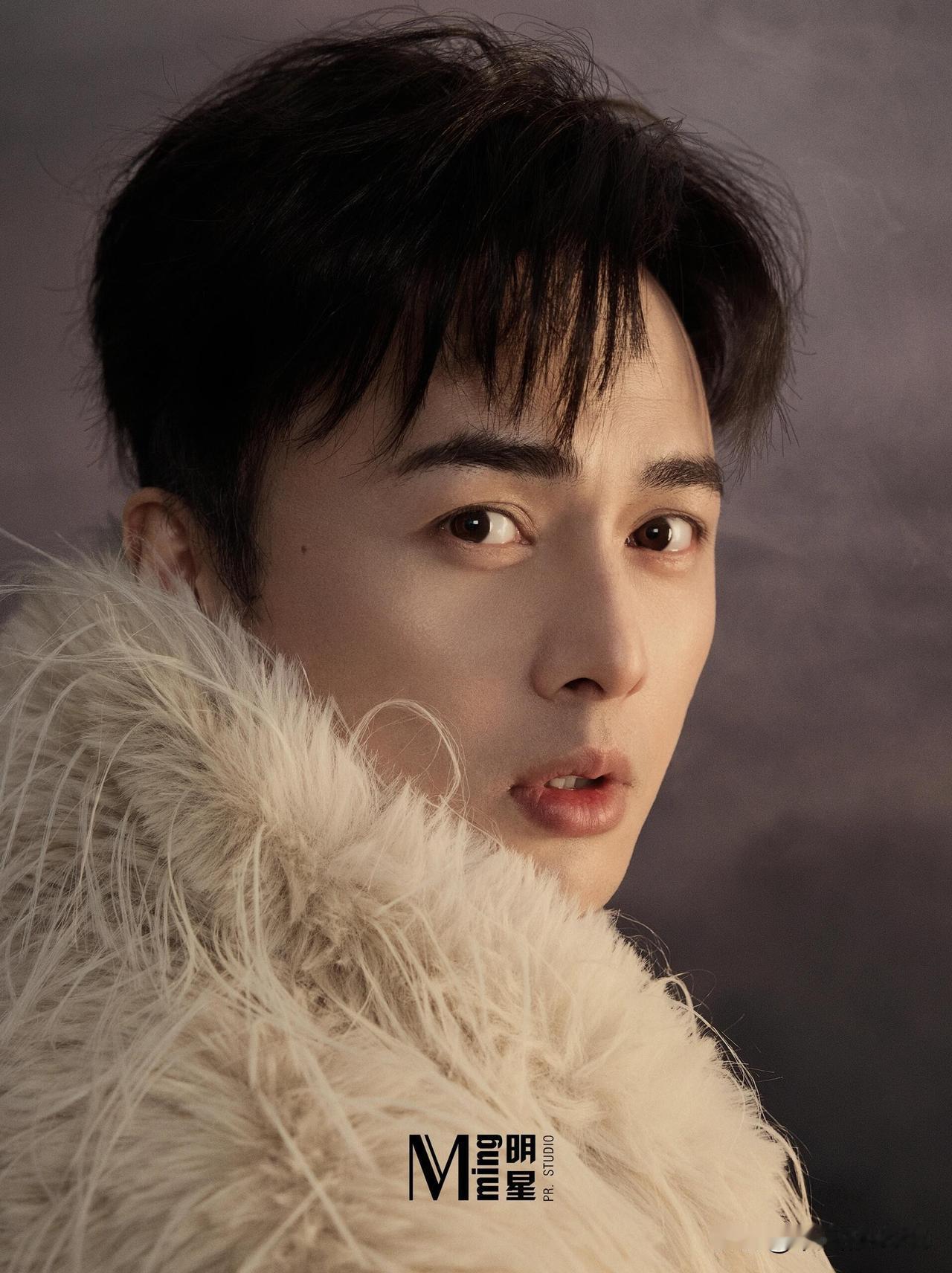 2月4日，演员叶祖新更新动态，并配文“一股脑全发了，你们自己挑”。叶祖新发了