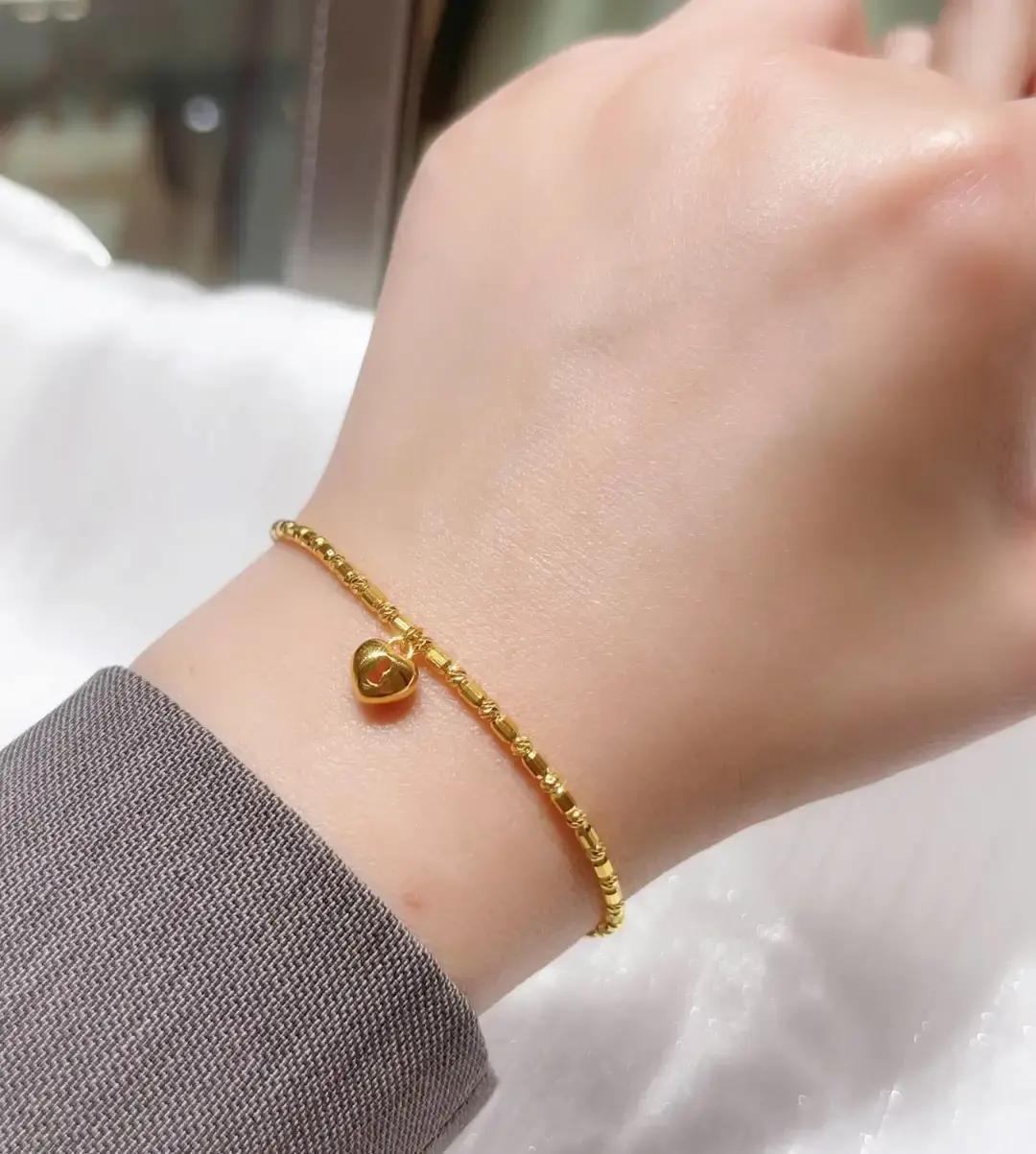 一条手链，锁死恋爱脑刚刷到周大福新出的足金爱心链，我手一抖，直接下单。拉丝