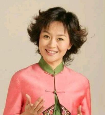 ☁1999年，鞠萍向丈夫提出了离婚，丈夫同意离婚，却让她二选一，孩子和财产