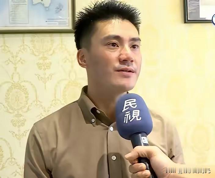 果然不出所料，被国民党开除党籍的前青年部副主任丁瑀现在真是彻底放飞了自我，不仅成
