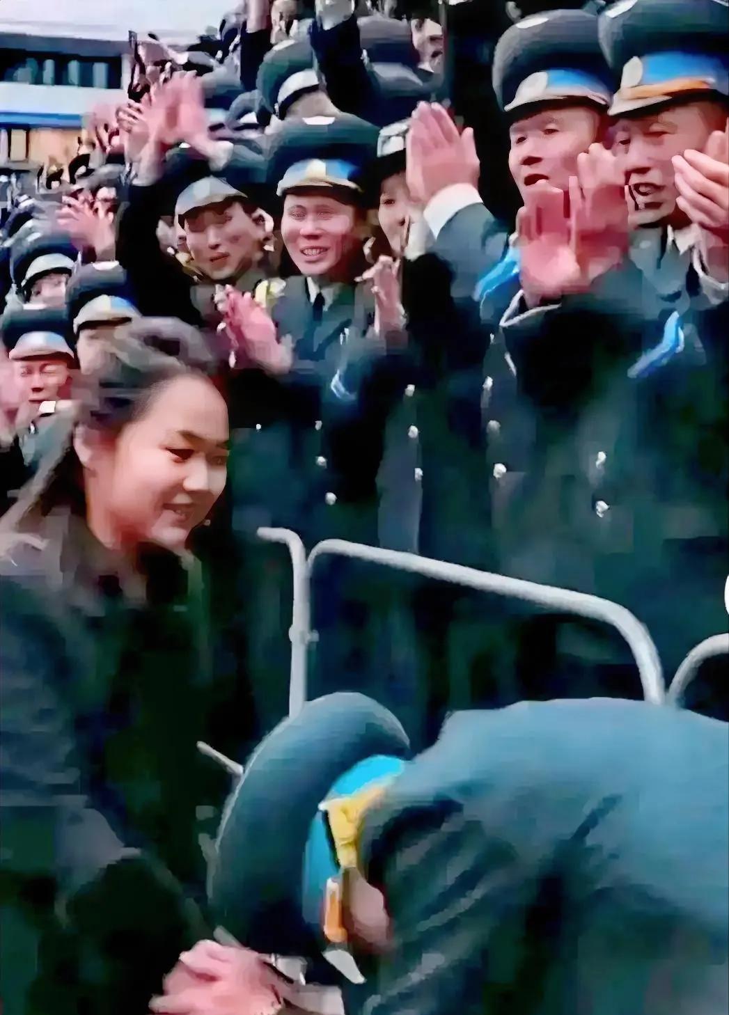 历史的前行之路充满了曲折与坎坷，那些身处曲折进程中的人们，他们的命运不该被我们漠