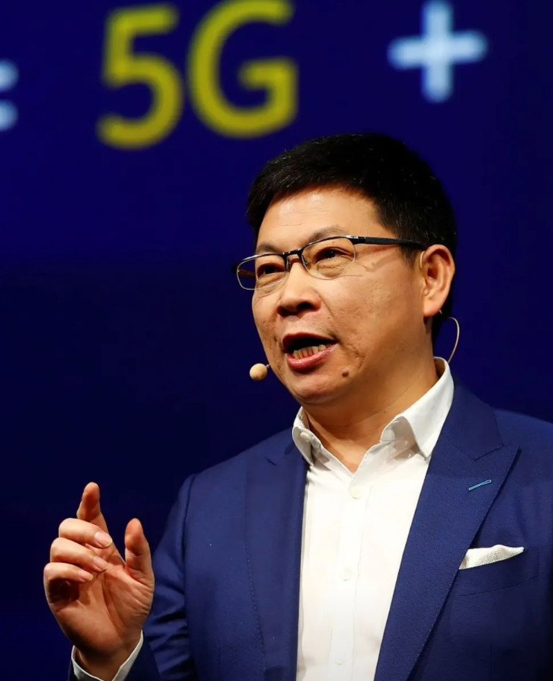 很多人都以为在华为，余承东是业务最差，口才最好的，所以才派他来演讲的。其实，搞技