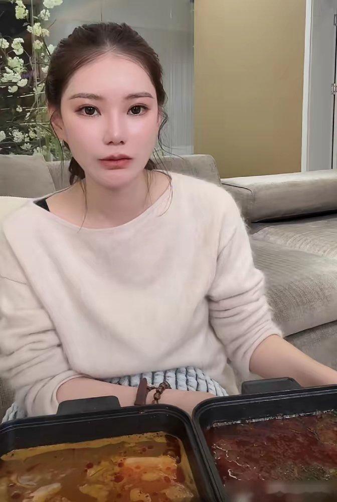 马筱梅直播里被问到玥儿箖箖回北京读书不她直接甩出一句：