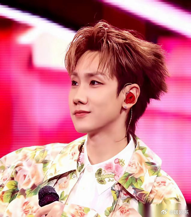 徐良这事儿，真不是一句道歉那么简单。演唱会开得好好的，大屏幕上打出歌名《后会无期