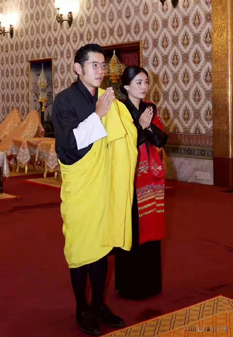 国小礼节重，不丹国无论在面积上还是政治军事可以说在世界上是忽略不计，纵然影响力式