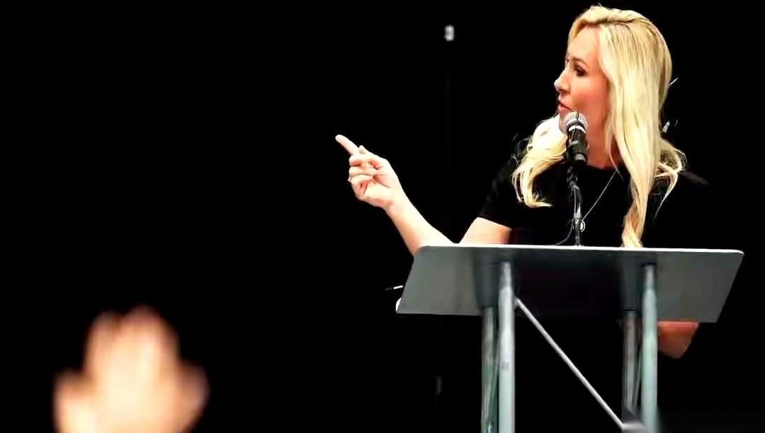 那个传说中的名单，终于要见了天日了。美利坚两院，快一千号人，几乎是全票通过，就