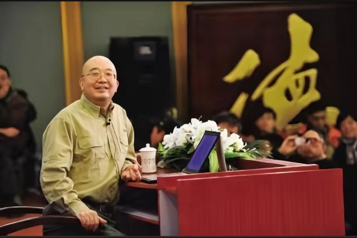 我百思不得其解著名战地记者唐师曾临终前竟然需要卖房凑医药费。虽然他得的病比较特殊
