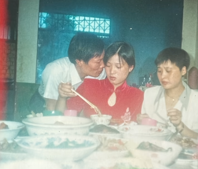嫁给初恋的婚姻都怎么样了2000年我温柔的老妈嫁给了不害臊的老爸从此命运的齿轮
