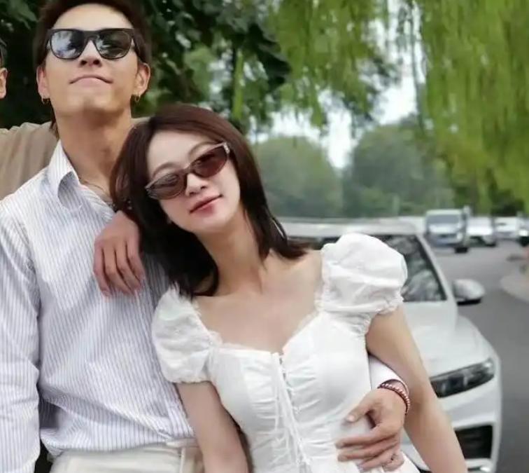 看了洪尧节目首秀与吴谨言视频，方知吴谨言“下嫁”背后深情洪尧：“干啥呢？”吴