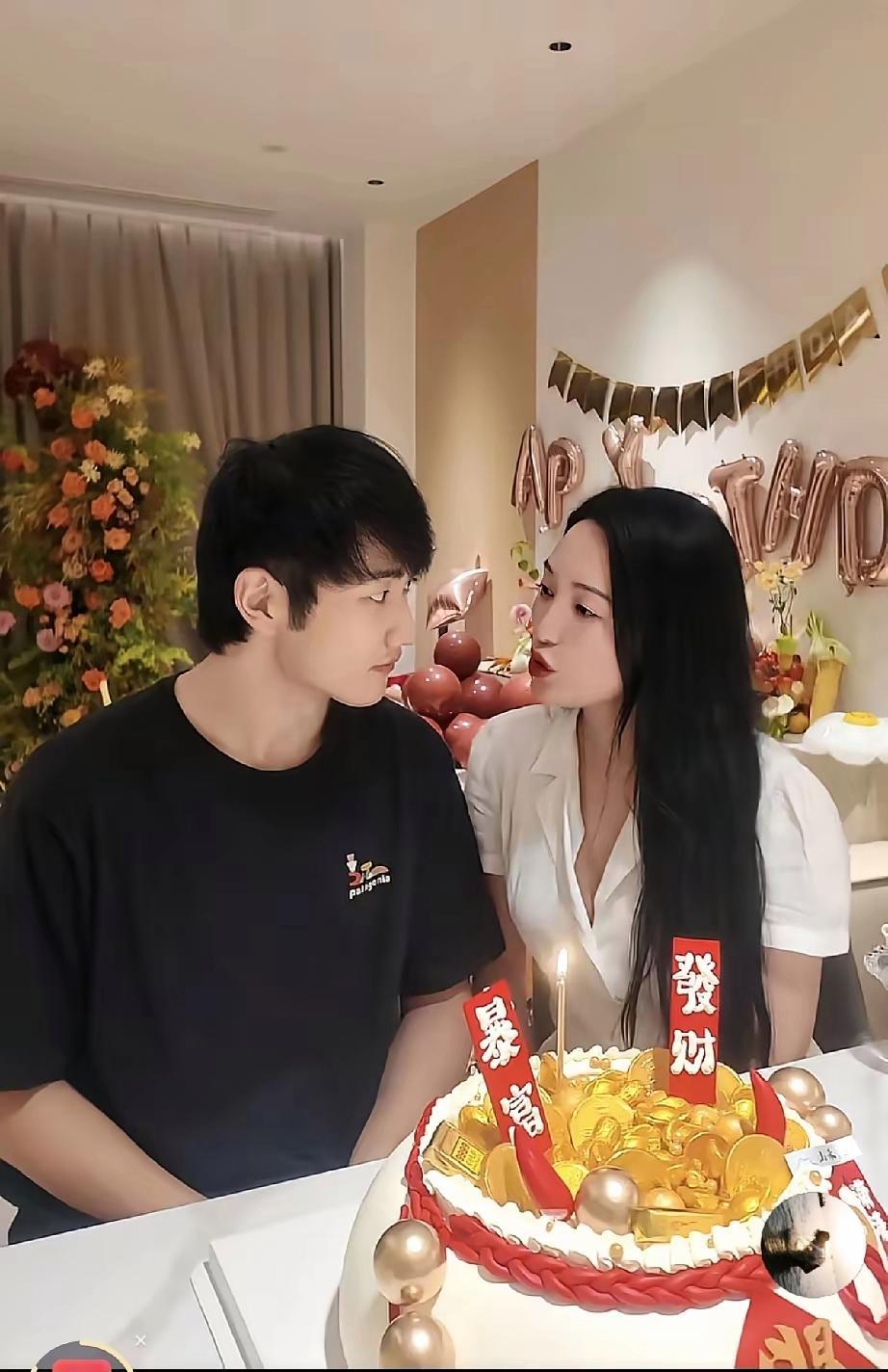 要我说，女明星都应该像金莎学习，她出生于83年找的男朋友是00年，相差17岁。由