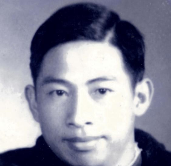 1956年的中南矿冶学院，毕业晚会的歌声刚散，王明健的宿舍门就被敲响了。两个