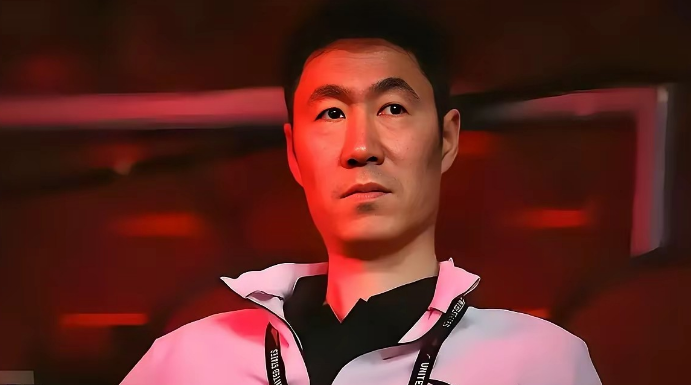 王励勤现在有点骑虎难下，千辛万苦捧起来的新人，竟然这么不堪一击，很多网友纷